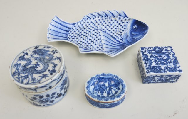 Group Lot of Chinese Blue & White Porcelain (1 of 6)