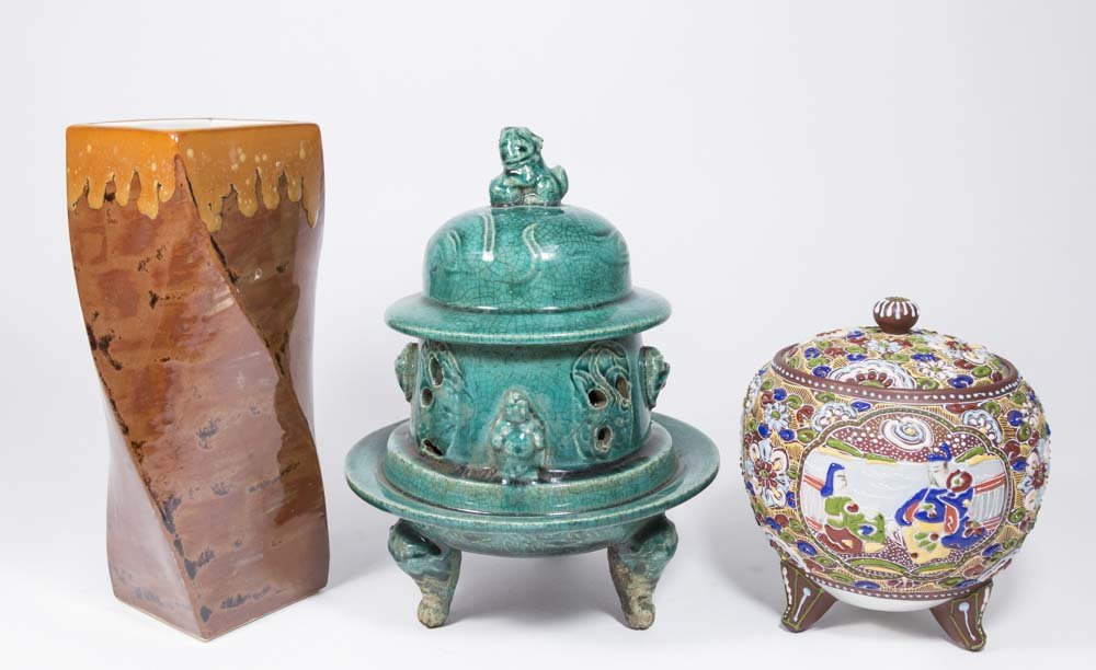 Lot of 3 Asian Porcelain & Pottery Articles (1 of 7)