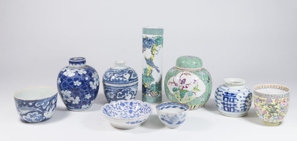 Group Lot of 9 Chinese Porcelain Items (1 of 9)