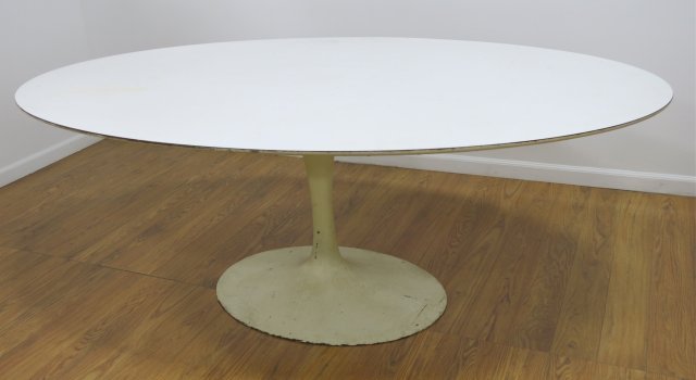 Eero Saarinen White Lacquer Oval Breakfast Table (1 of 4)