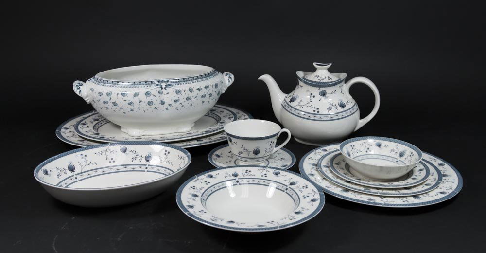 Partial Royal Doulton Cambridge Dinnerware Set (1 of 5)