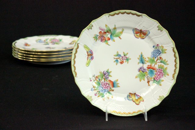 6 Herend Porcelain Queen Victoria Dinner Plates: Approx. 10" diameter. From the 40-year personal collection of a retiring antique dealer.