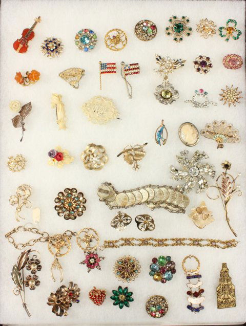 Vintage Costume Jewelry: Including Karu, Coro, 12KGF, Leo Glass, Van Dell, and sterling brooches.