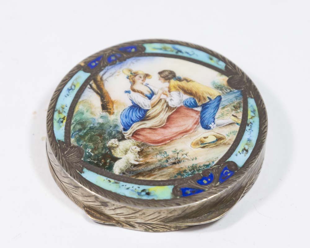 800 Silver & Enamel Compact with Courting Scene (1 of 6)
