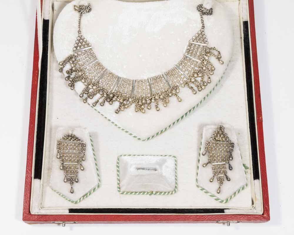 Silver Necklace & Earrings Set (1 of 4)