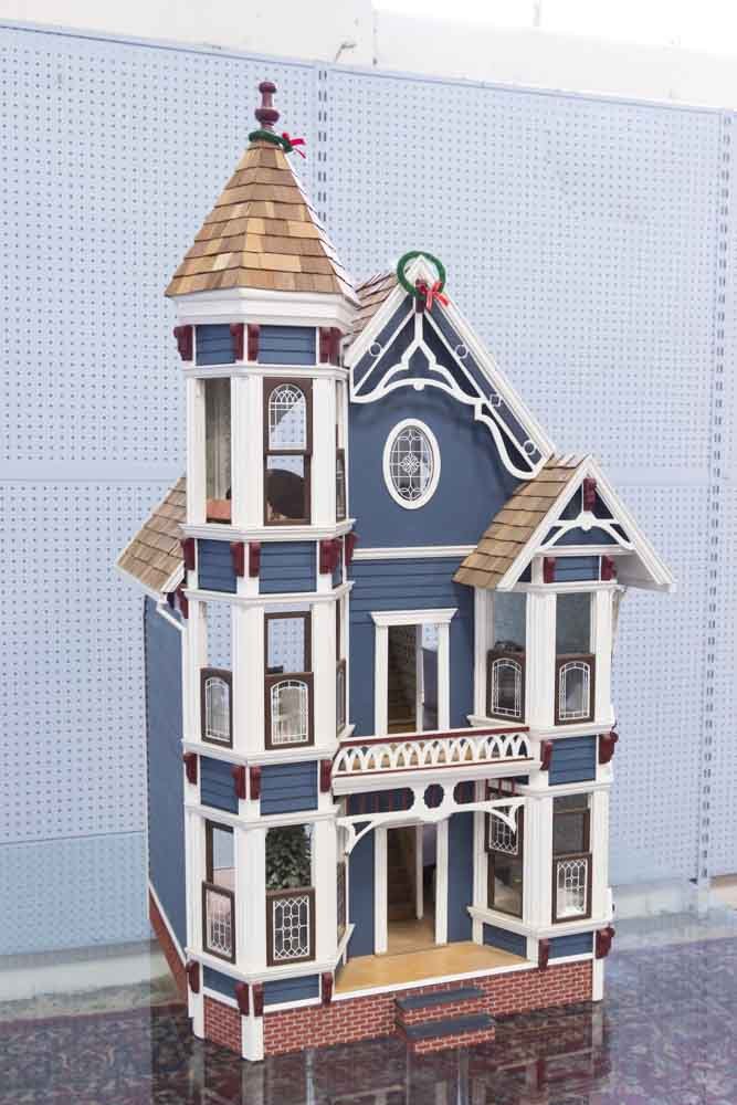 Vintage Dollhouse (1 of 10)