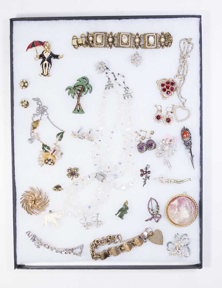 Tray Lot of Costume Jewelry (1 of 7)