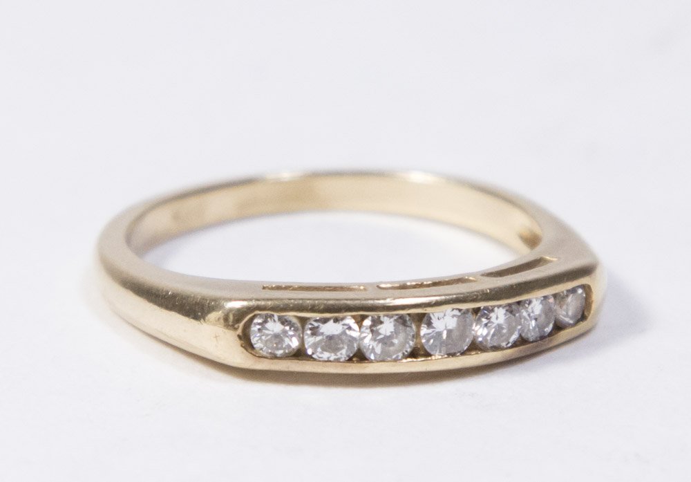 14K Yellow Gold & Diamonds Ring: Approx. 0.4 ct of diamonds. Approx. 2 dwt. (5137)