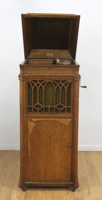 Edison Diamond Disc Wind-Up Victrola (1 of 5)