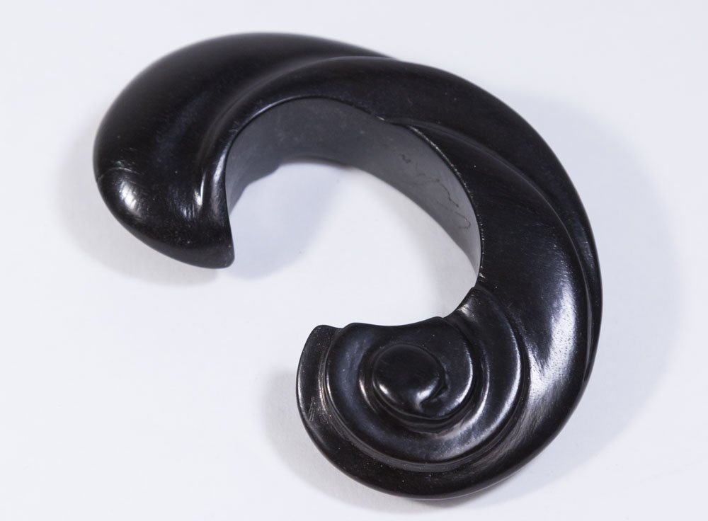 Vintage Patricia Von Musulin Ebony Cuff Bracelet: Signed. From a NYC estate. (1-5163)