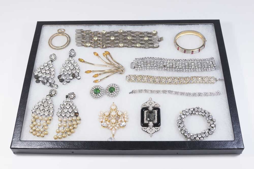 Tray of Costume Jewelry (1 of 9)