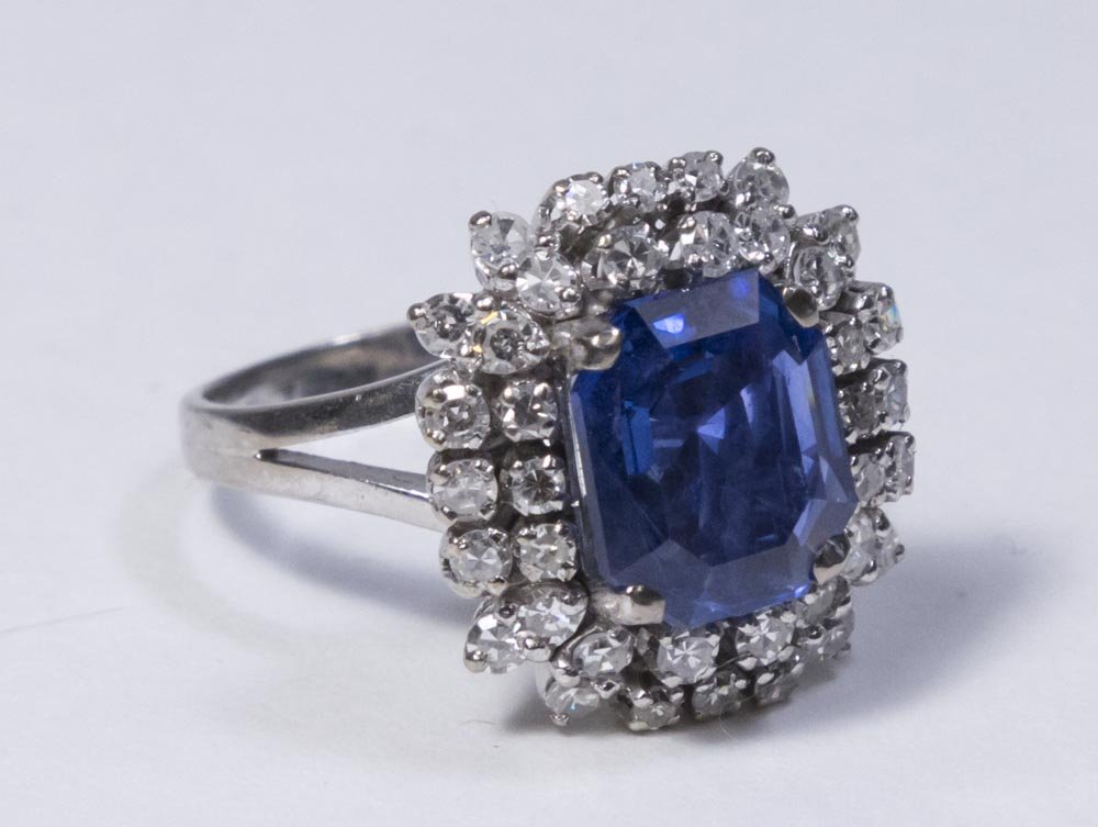 18K White Gold or Platinum Ring (1 of 2)