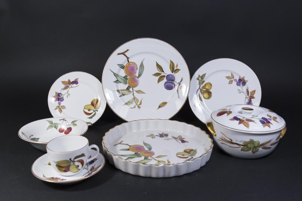 34 Pieces of Royal Worcester Evesham (1 of 4)