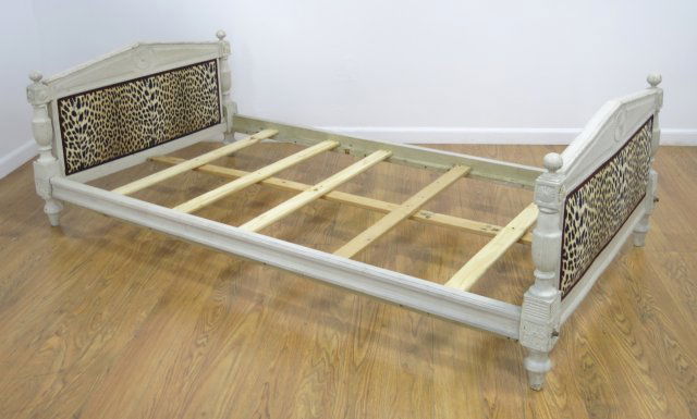 :Directoire Style White Painted Daybed (1 of 4)