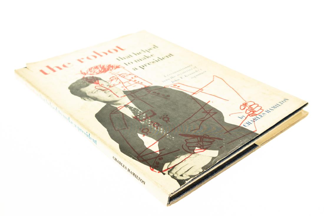 Charles Hamilton THE ROBOT THAT HELPED TO MAKE A (1 of 16)