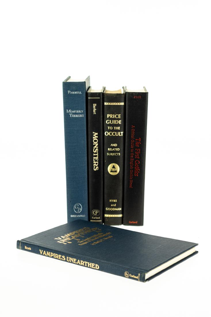 5V Horror Literature BOOKS-ON-BOOKS Bibliography: 5V Horror Literature BOOKS-ON-BOOKS Bibliography Vampires Dracula English Gothic Novel Bigfoot Water Monsters Fantasy Magazines US Great Britain Price Guide Occult Multimedia Index Guide Book Details: