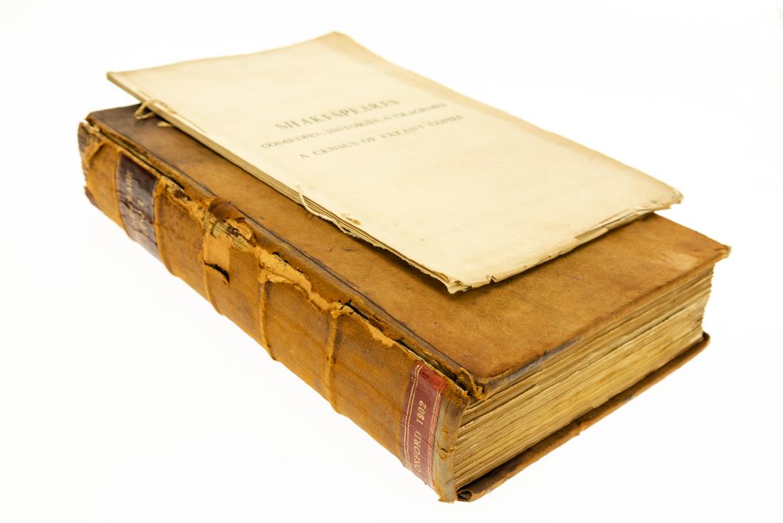 2V Shakespeare / Sidney Lee SHAKESPEARES COMEDIES: 2V Shakespeare / Sidney Lee SHAKESPEARES COMEDIES HISTORIES & TRAGEDIES 1902 Limited Edition Author Signed Oxford University Press Leatherbound Facsimile First Folio Large Format Supplement Census Ext