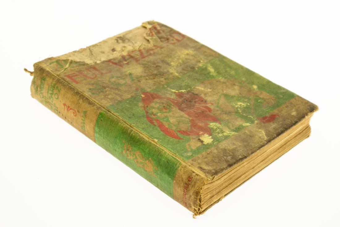 L. Frank Baum WONDERFUL WIZARD OF OZ 1900 First Edition: L. Frank Baum WONDERFUL WIZARD OF OZ 1900 First Edition Denslow Color Plates George M Hill Chicago Dorothy Scarecrow Tinman Lion Title: The Wonderful Wizard of Oz Author: L. Frank Baum - Lyman Frank