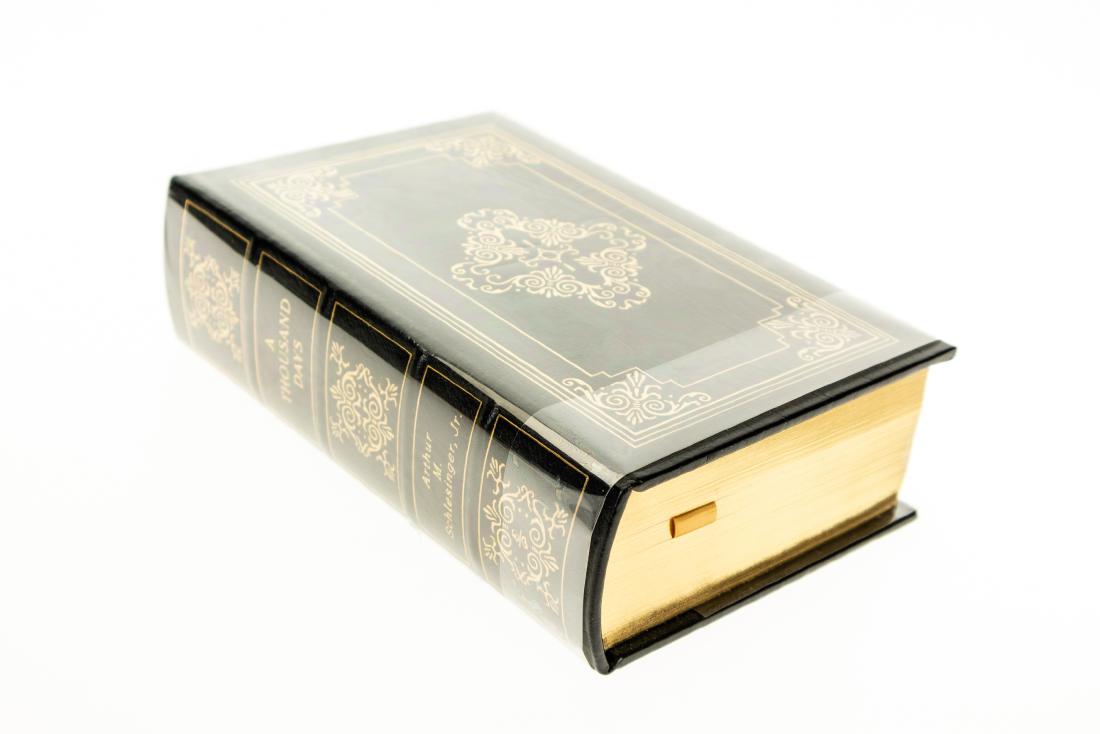 Arthur M Schlesinger Jr A THOUSAND DAYS JOHN F KENNEDY: Arthur M Schlesinger Jr A THOUSAND DAYS JOHN F KENNEDY IN THE WHITE HOUSE 1999 Author-Signed Certificate of Authentication Leatherbound Gilt Collectors Edition The Easton Press American President Hist