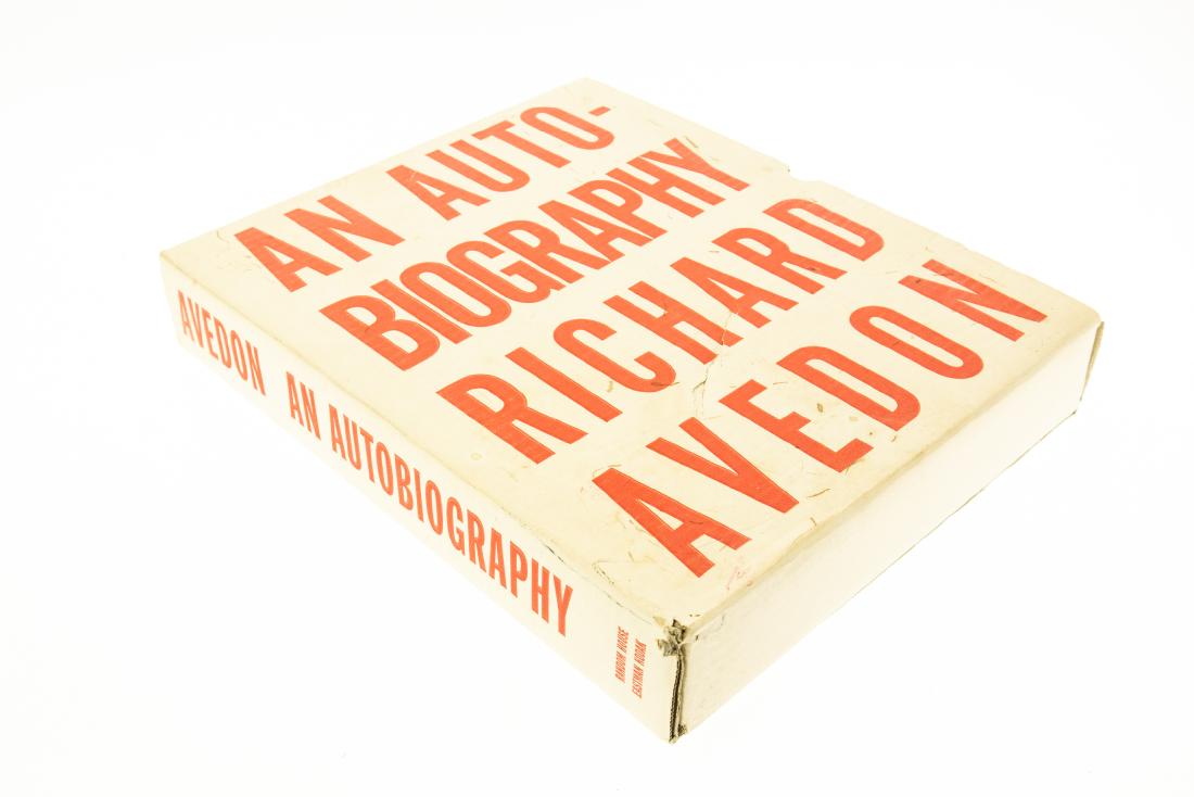 Richard Avedon AN AUTOBIOGRAPHY 1993 Author‾: Richard Avedon AN AUTOBIOGRAPHY 1993 Author‾Signed First Printing State First Edition Original Acetate Jacket Box Illustrated Reproductions Photographs American Photographer Fashion Portrait Fol