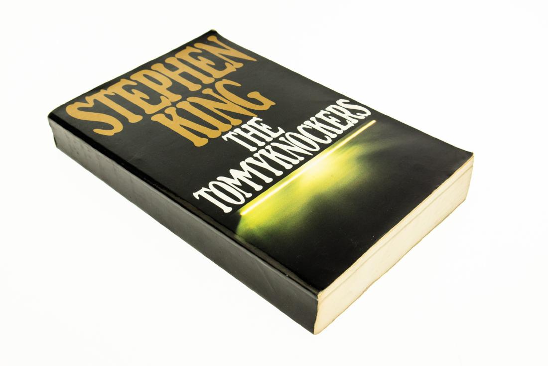 Stephen King THE TOMMYKNOCKERS 1987 Rare ARC Galley: Stephen King THE TOMMYKNOCKERS 1987 Rare ARC Galley Proof Science Fiction Novel Horror Style Maine Haven American Author Title: The Tommyknockers Author: Stephen King ‾ Stephen Edwin King is an 