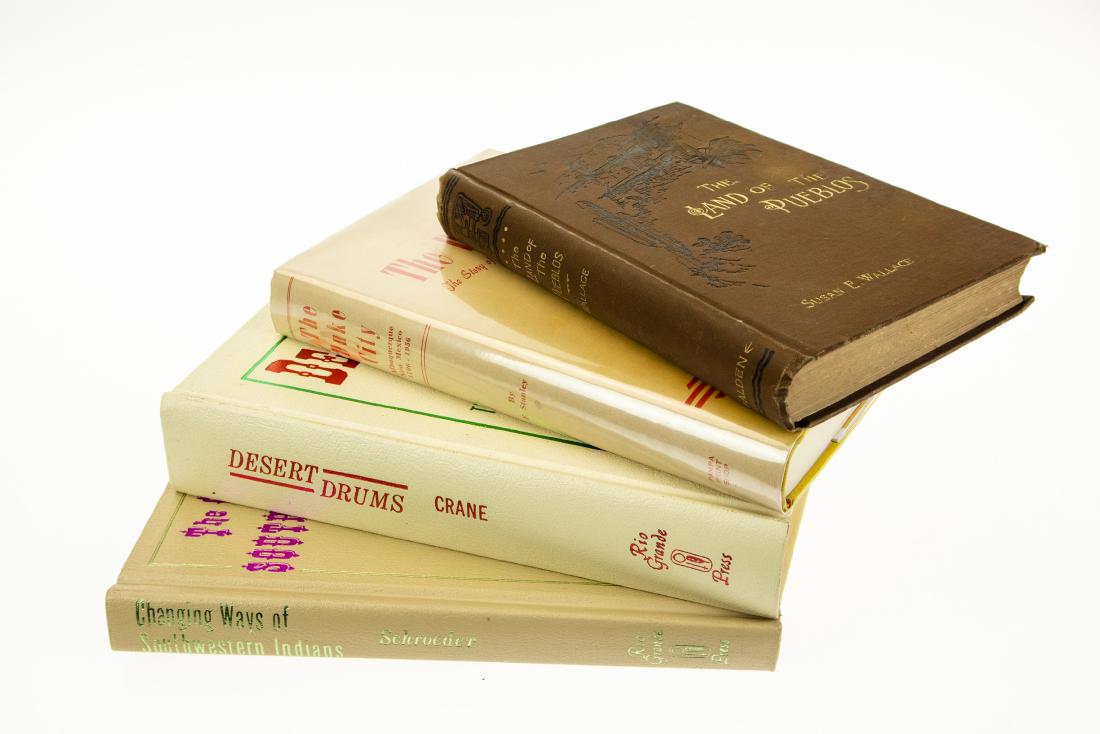 4V VINTAGE AND ANTIQUE HISTORY OF AMERICAN SOUTHWEST: 4V VINTAGE AND ANTIQUE HISTORY OF AMERICAN SOUTHWEST Pueblo Indians Albuquerque New Mexico Susan E Wallace First Edition Decorative Duke City F Stanley Desert Drums Leo Crane First Printing Changing W