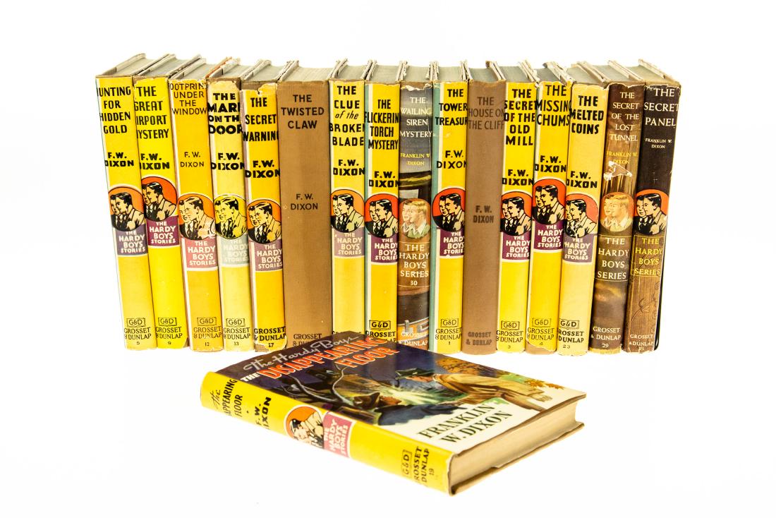 17V Franklin W Dixon HARDY BOYS FIRST AND EARLY: 17V Franklin W Dixon HARDY BOYS FIRST AND EARLY PRINTINGS Vintage Juvenile Series Literature Mystery Adventure Secret Panel Lost Tunnel Melted coins Disappearing Floor Missing Chums Old Mill House on 