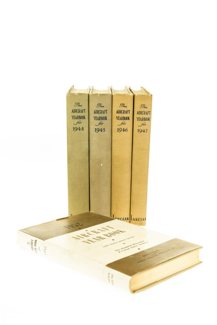 5V THE AIRCRAFT YEARBOOK 1944 1945 1946 1947 1952: 5V THE AIRCRAFT YEARBOOK 1944 1945 1946 1947 1952 Edited by Howard Mingos WWII Illustrated Photographs Diagrams Industry Advertisements United States Military Forces Airplanes Aviation Reference Histo