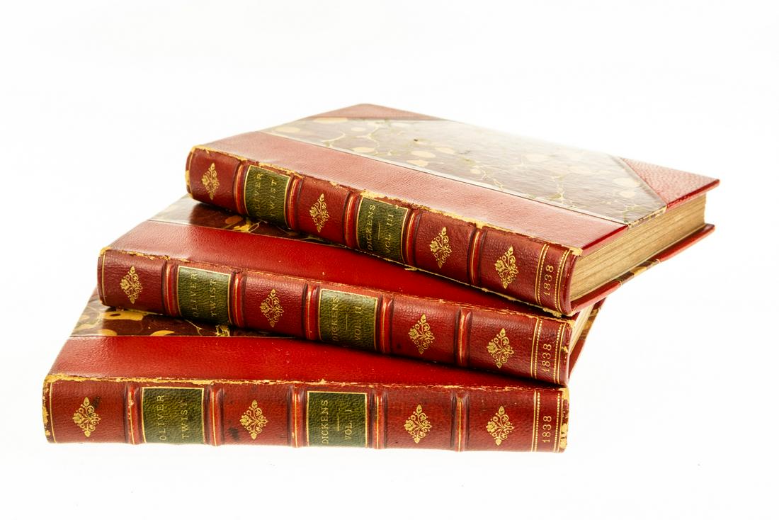 3V Charles Dickens OLIVER TWIST OR THE PARISH BOY&: 3V Charles Dickens OLIVER TWIST OR THE PARISH BOY′S PROGRESS BY ″BOZ″ 1838 First Edition First Issue Complete Illustrated Plates George Cruikshank All Plates Present English Literatu