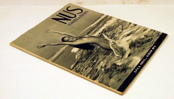 Dienes NUS Album 5 Erotic Photography French SPEA: Title: Nus Author: Andre de Dienes Publisher: Societe Parisienne d'Editions Artistiques (Paris) Printing Year: c. 1950 Album No. 5 Condition/Details: Bound in wraps with stapled binding, this ant
