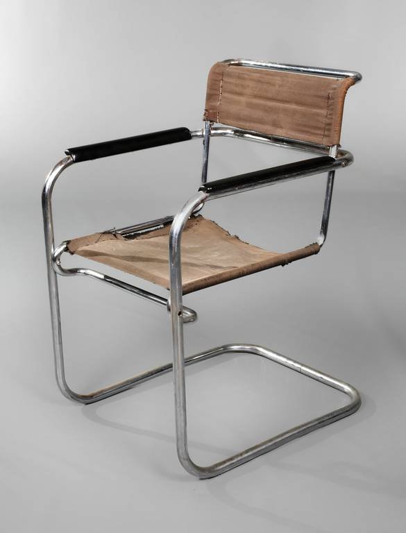 Freischwinger Stahlrohr: Entwurf Anton Lorenz 1928, Modell "SS32", Ausführung DESTA um 1930, Stahlrohr verchromt, Armauflagen aus schwarzem Bakelit, originale …