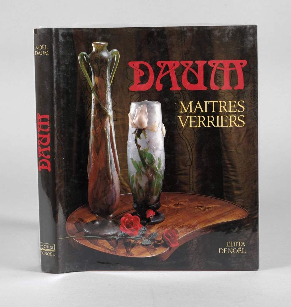 Daum Maitres Verriers: Noel Daum, Edita Denoel, Lausanne 1980, Format Lex. 8¡, 197 S. (frz. Text), mit zahlr., teils ganzseitigen und farbigen Abb., im orig. Leineneinband und Schutzumschlag, min. lichtrandiges Exemplar mi