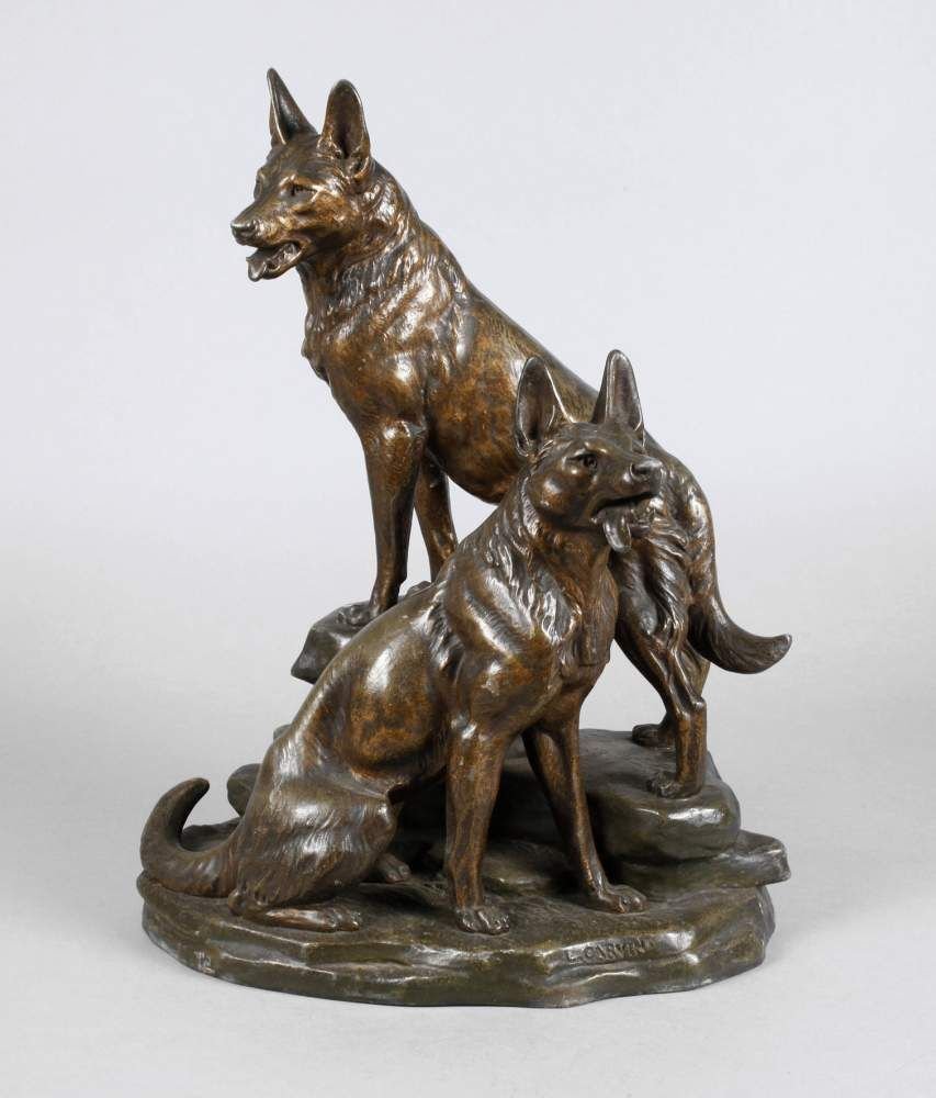 Louis Albert Carvin, Schäferhunde: um 1900, an der Vorderseite der Plinthe signiert L. Carvin, hinten gestempelt Gießereigefäß über dem Feuer im Kreis mit Schriftzug Fabrication francaise/Made in France Paris, Metall gegossen und d