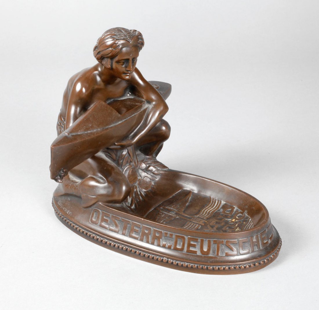 Gustav Gurschner, Andenkenschale Bronze: um 1911, hinten rechts signiert Gurschner, Bronze braun patiniert, Andenkenschale mit Aufschrift: Oesterr::Deutsche-Elbefahrt::1911, innen bezeichnet M-Y-Cl. v. D. und M-Y-Cl. v. Ö. mit Fahnen (Motor