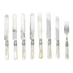 Meriden Cutlery Co. - A set of mother of pearl detailed: Meriden Cutlery Co. - A set of mother of pearl detailed cutlery