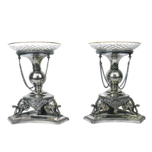 A pair of epergnes with gold-decorated plates: A pair of epergnes with gold-decorated plates