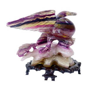 A fluorite eagle carving: A fluorite eagle carving