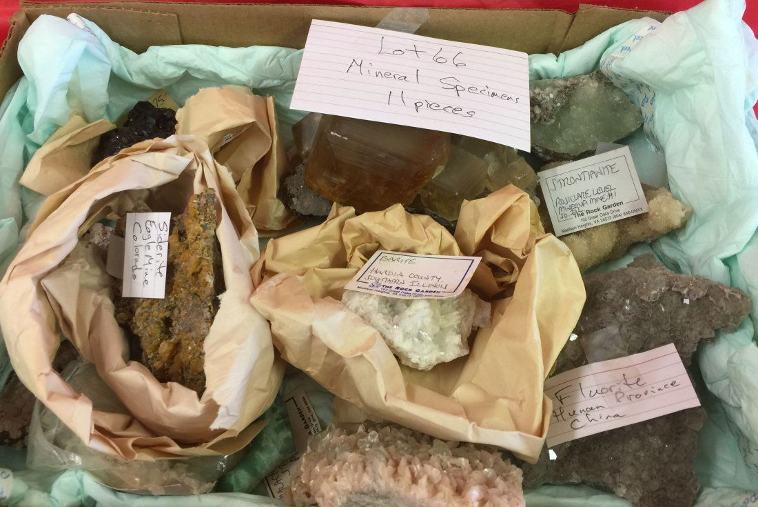 11 PCS MINERAL SPECIMENS (1 of 10)