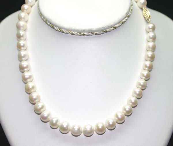 16'' INCHS 9-10 MM FRESH WATER PEARL NECKLACE .