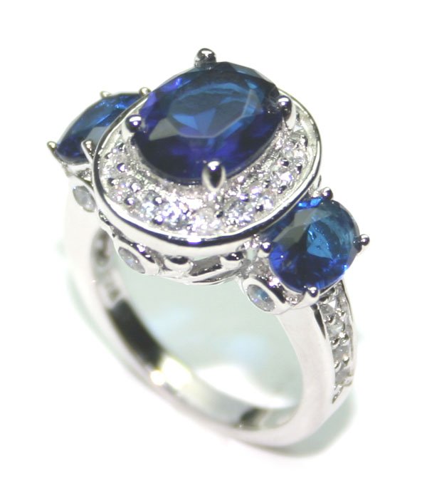 6 CT LAB SAPPHIRE SILVER RING.
