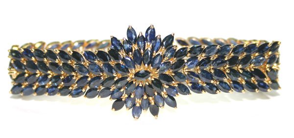 41 CT NATURAL SAPPHIRE 29 GR 14kt GOLD BRACELET.
