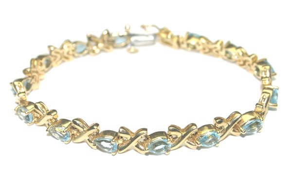 13 CT BLUE TOPAZ 15.30 GR 14KT GOLD BRACELET.