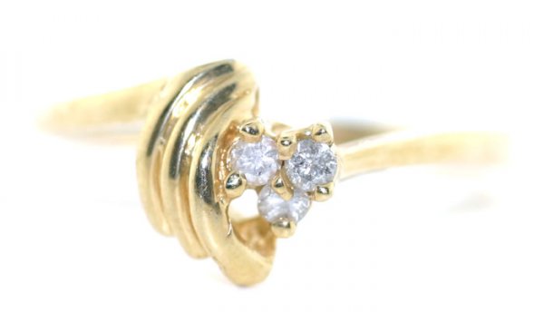 0.15 CT DIAMOND 14K GOLD RING .