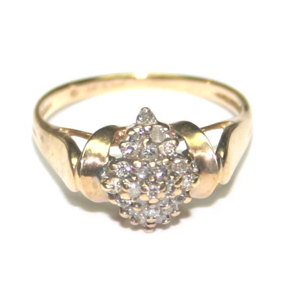 0.80 CT DIAMOND 10KT GOLD RING .