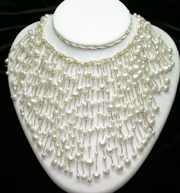 NATURAL FRESH WATER PEARL NECKLACE.