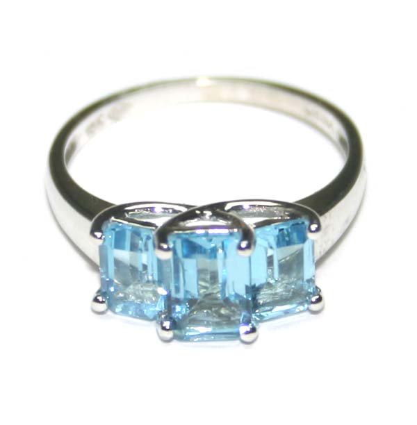 2,CT BLUE TOPAZ 10K GOLD RING .