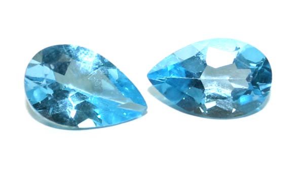 2,50 CT PAIR OF NATURAL BLUE TOPAZ .
