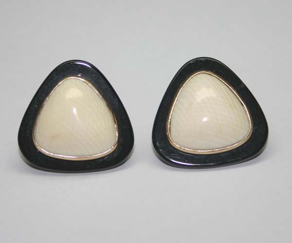 14 kt GOLD IVORY & ONIX EARRINGS.