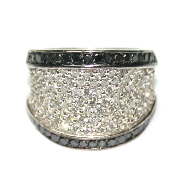 4,CT BLACK & WHITE DIAMOND 14K GOLD RING 15GR .