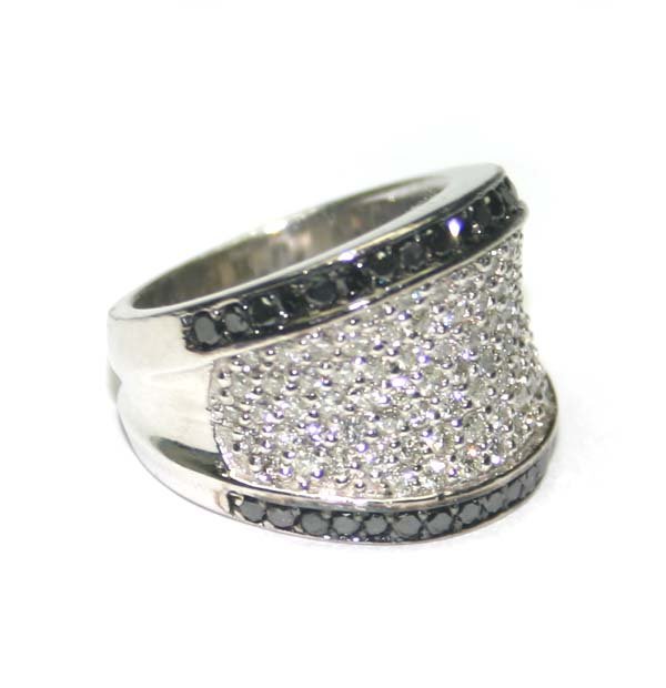 4,CT BLACK & WHITE DIAMOND 14K GOLD RING 15GR . - 2